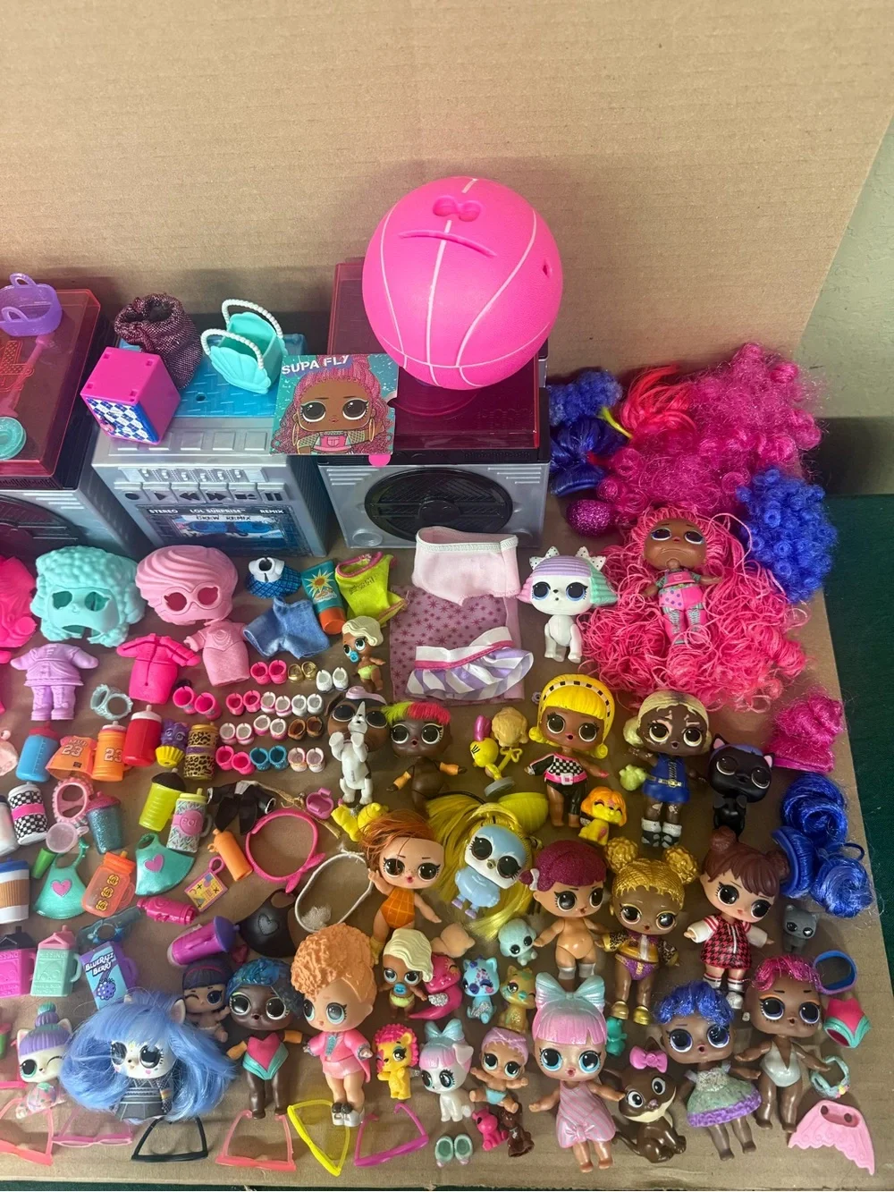 Awesome!!  L.O.L. Surprise! Dolls & Accessories Bulk !!!!